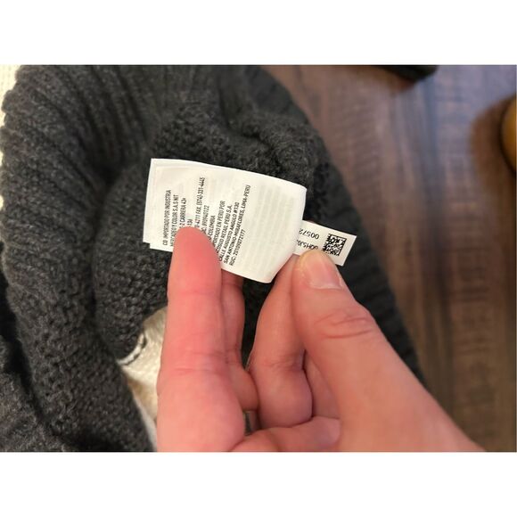 American Eagle NWT Tri-Color Gray, Cream, and Black Sweater, Size XS, MP $45 - Picture 11 of 11